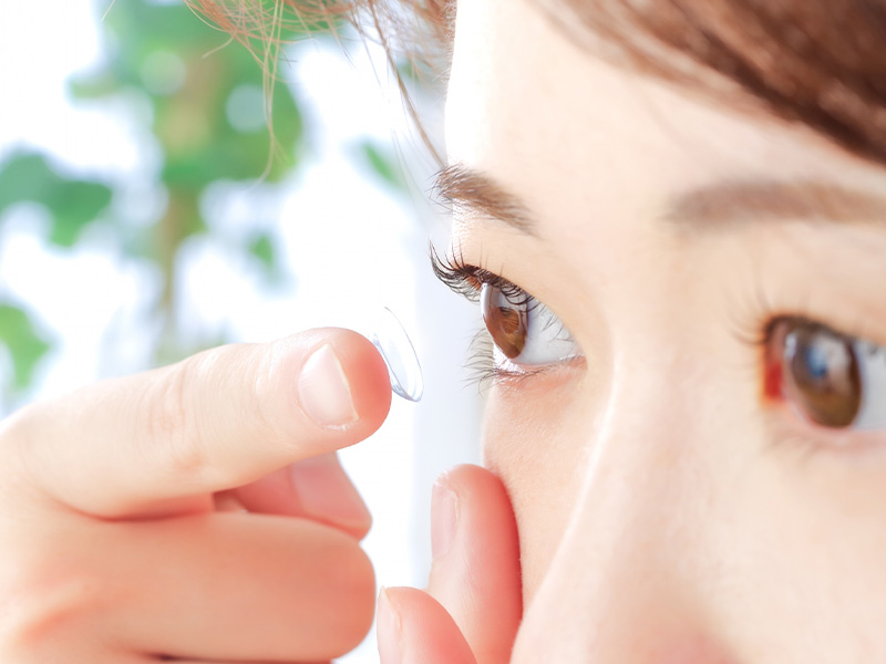 コンタクトレンズの装着・診療